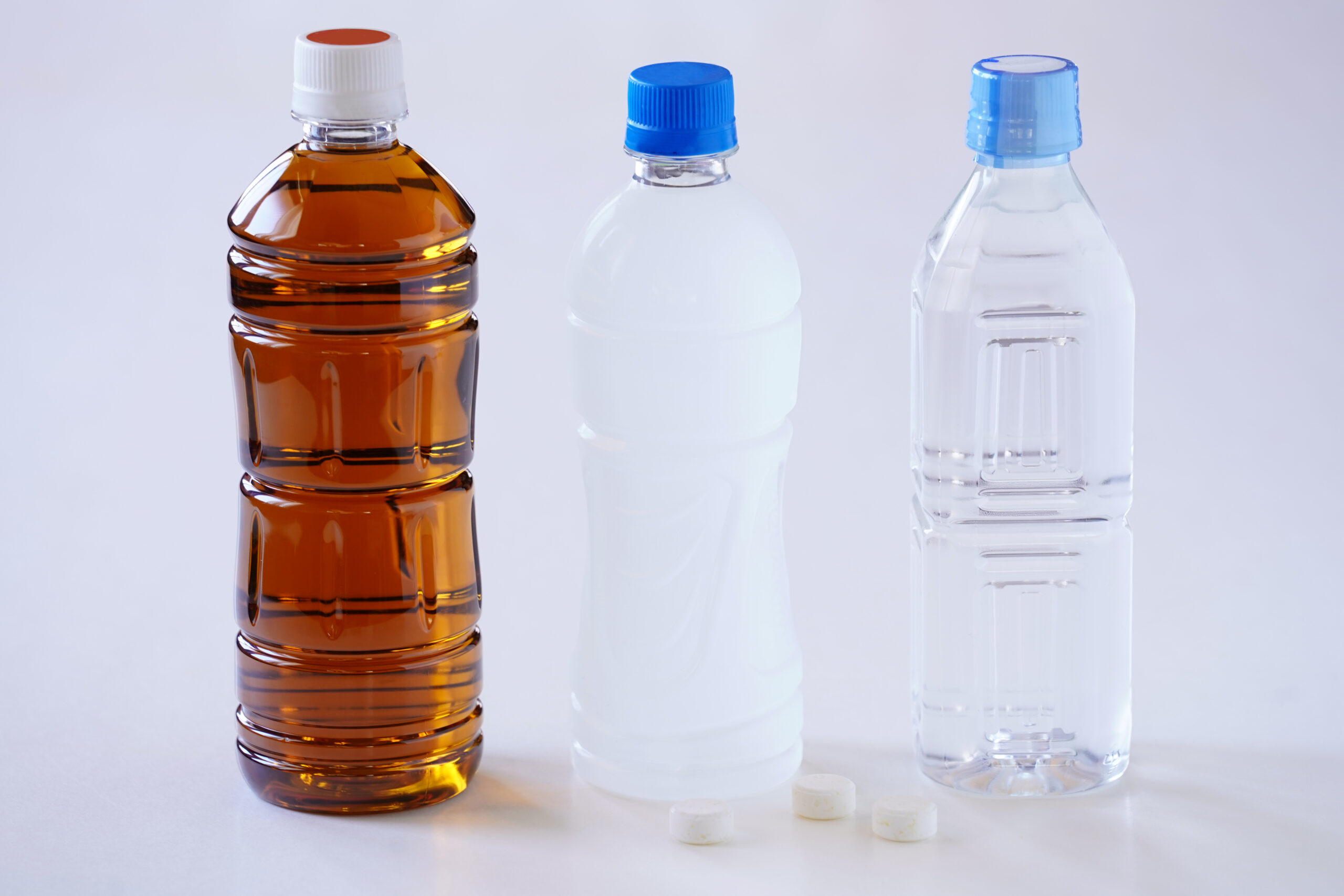 お茶と水のペットボトル3本