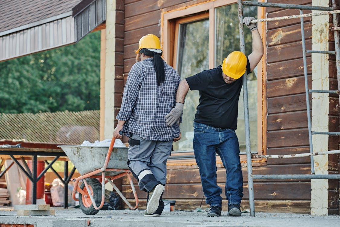 下請業者として現場作業を行う建設作業員