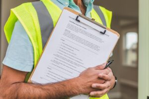 建設業許可の有効期限を確認する検査員のチェックリスト