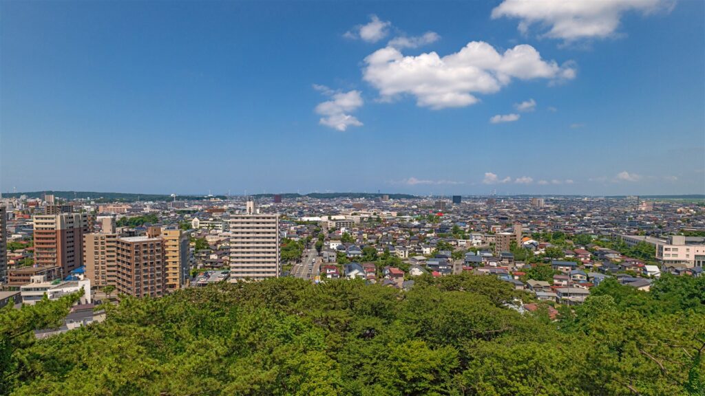 久保田城の跡から見た秋田県秋田市の街並み
