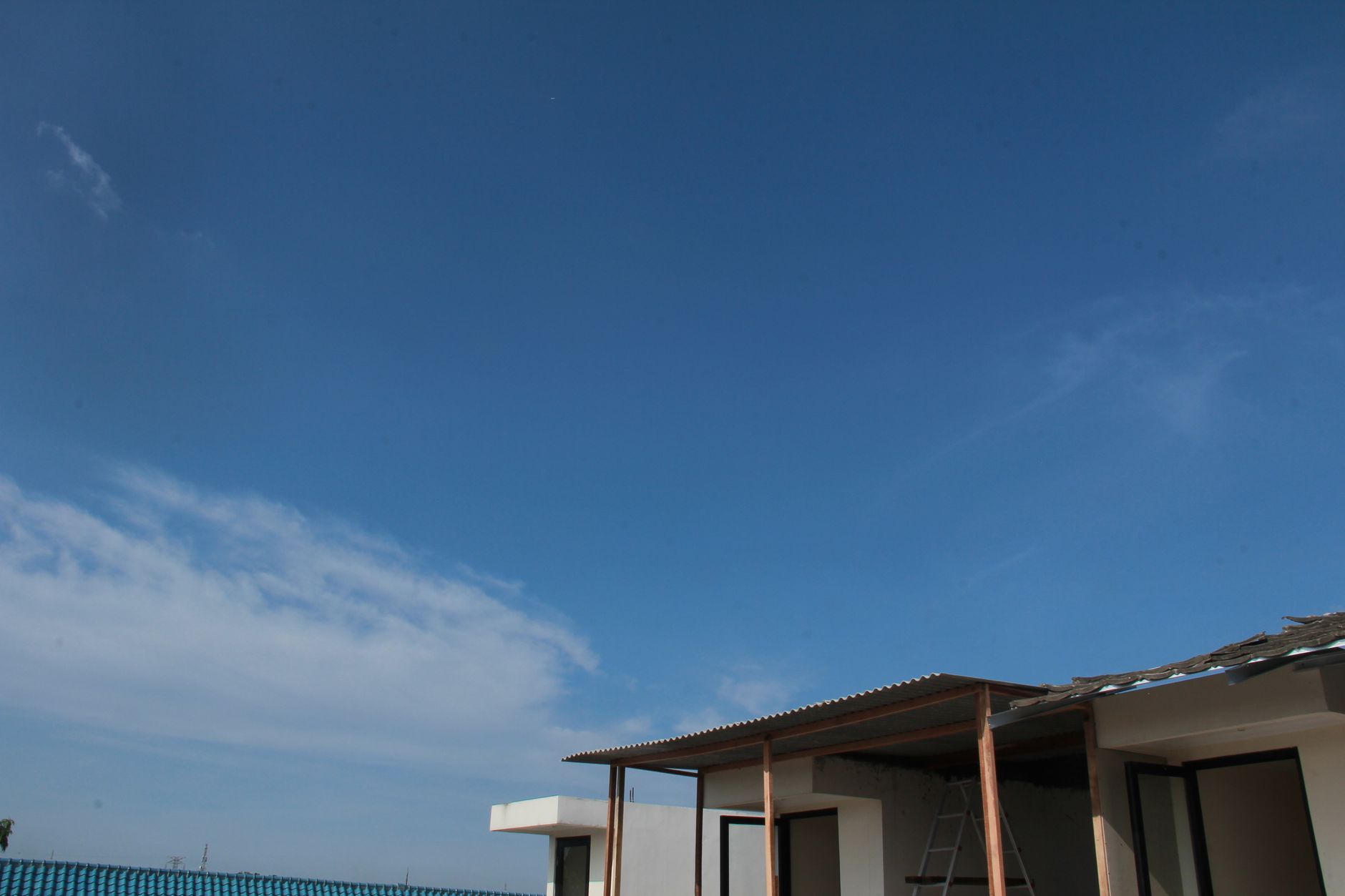 Minimalist architecture with clear sky, capturing the elegance of modern design.