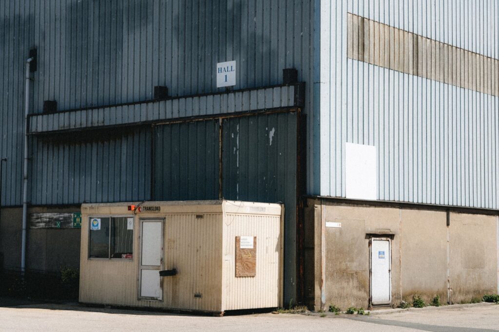 Outdoor view of a commercial warehouse with a small office in Dunkerque, France.